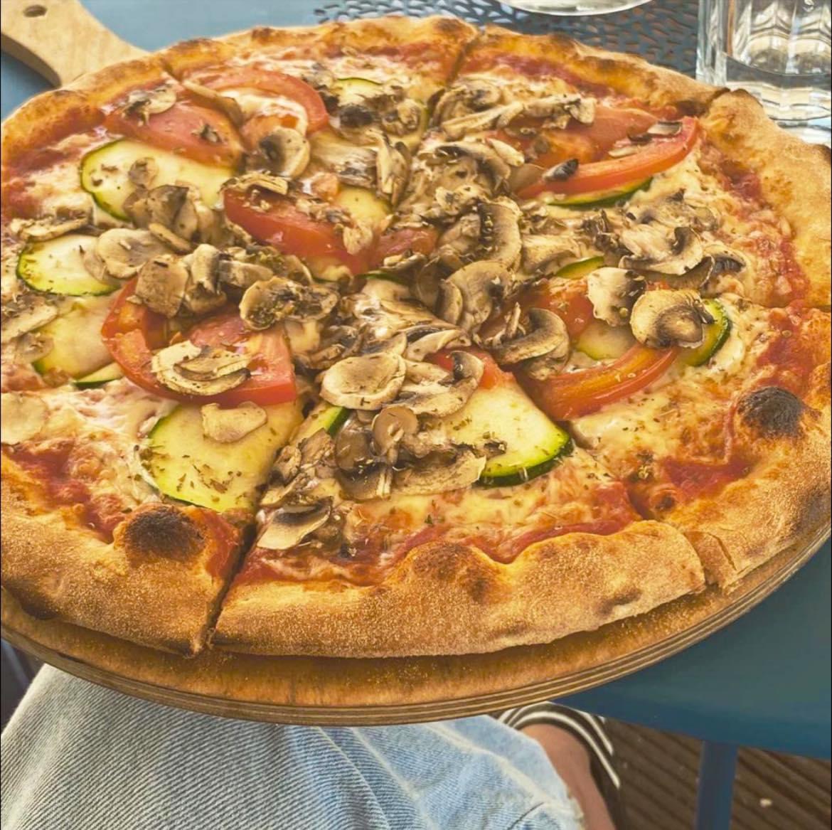 Pizza & Burger Bar Maro-2