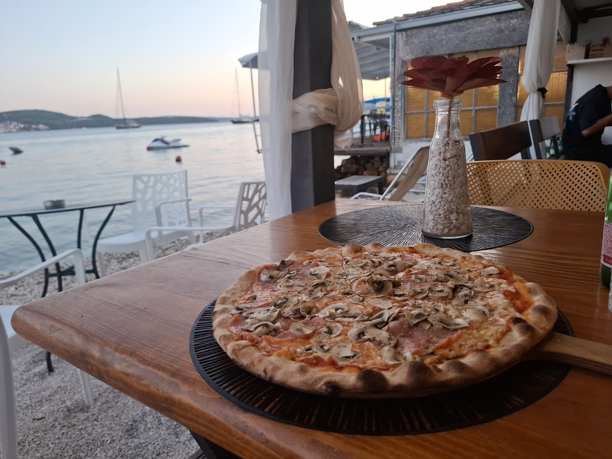 Pizza & Burger Bar Maro-4